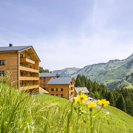 Alpenstolz Damuels Haus 4 - Stilvoll Urlauben In Den Bergen Apartment Exterior photo