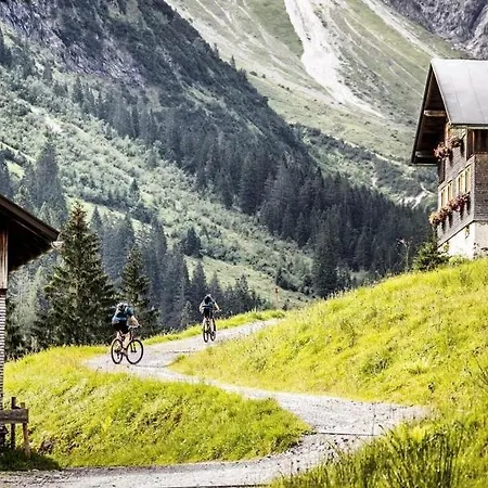 Alpenstolz Damuels Haus 4 - Stilvoll Urlauben In Den Bergen Apartment Exterior photo